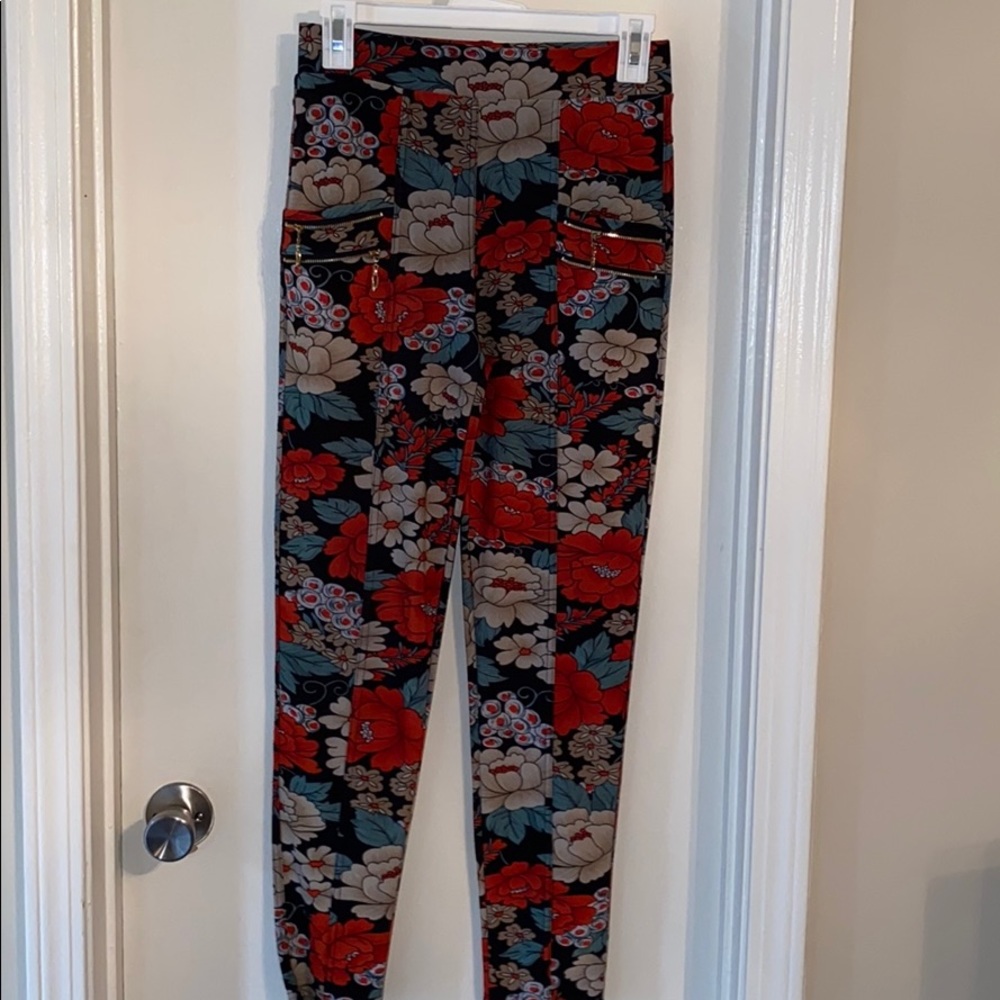 Floral stretchy pants with gold details